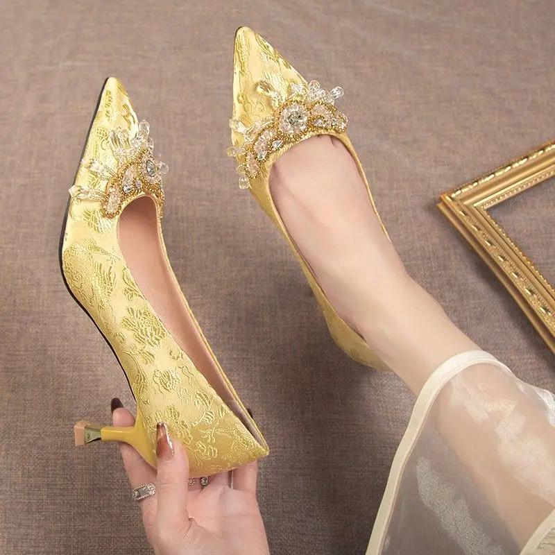 Fashion With Crystals Ladies Pumps Rhinestone Formal Diamond Wedding Bride Shoe Medium Heels Pointed Toe Women's Shoes on Sale Wholesale