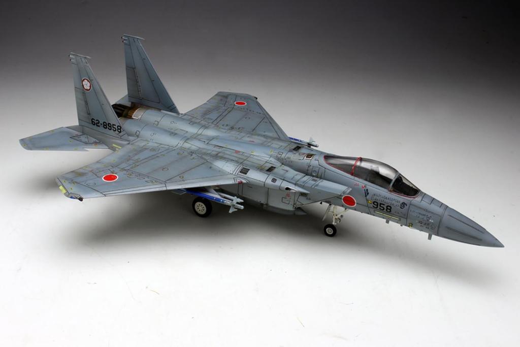 PLATZ 1/72 Scale Air Self-Defense Force Main Fighter F-15J Eagle Plastic Model Kit AC-16SP with Camouflage Pattern Sheet