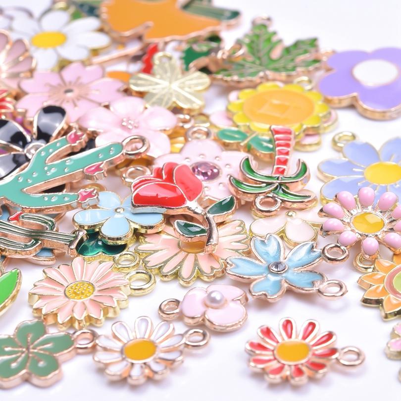 30 stuks/partij Willekeurig Gemengde Emaille Bedels Voor Sieraden Maken Benodigdheden Zon Maan Ster Fruit Dier Bedel Hanger Materialen DIY Oorbellen