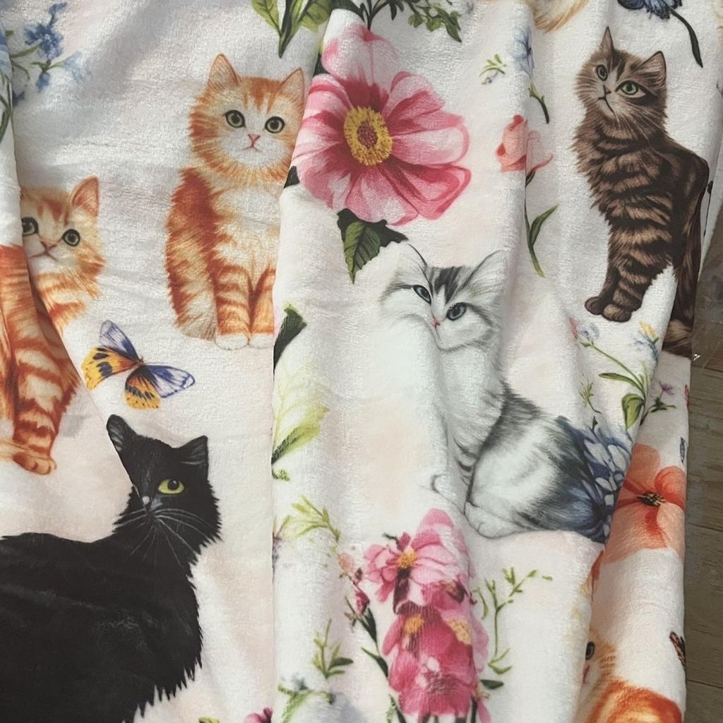 Thick, Soft and Fluffy Blanket Cute Cat and Floral Patterned Blanket Carriage-style Bedroom and Living Room Coverlet