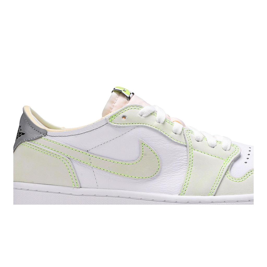 Air Jordan 1 Retro Low OG 'Ghost Green' (Unisex) White / Ghost Green / Black Vintage Basketball Shoes DM7837 103