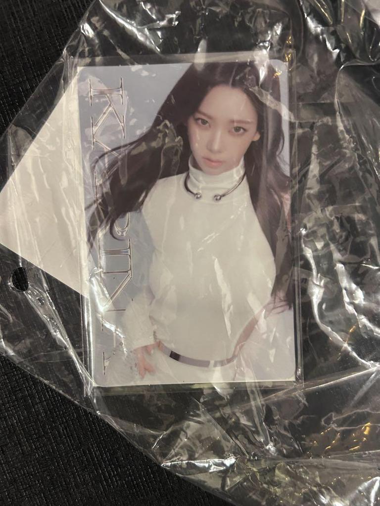 [USED] Aespa OFFICIAL BALL CAP SET with Karina Trading Card