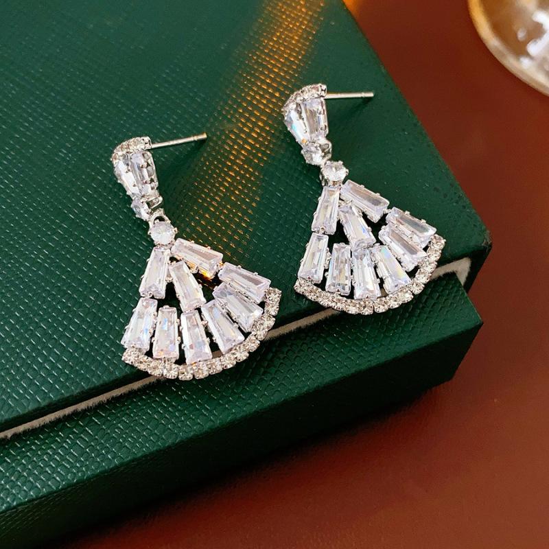 Silver Needle New Chinese Zircon Leaf Water Drop Earrings Light Luxury Premium Sense Earrings Retro Court Style Temperament Earrings Women