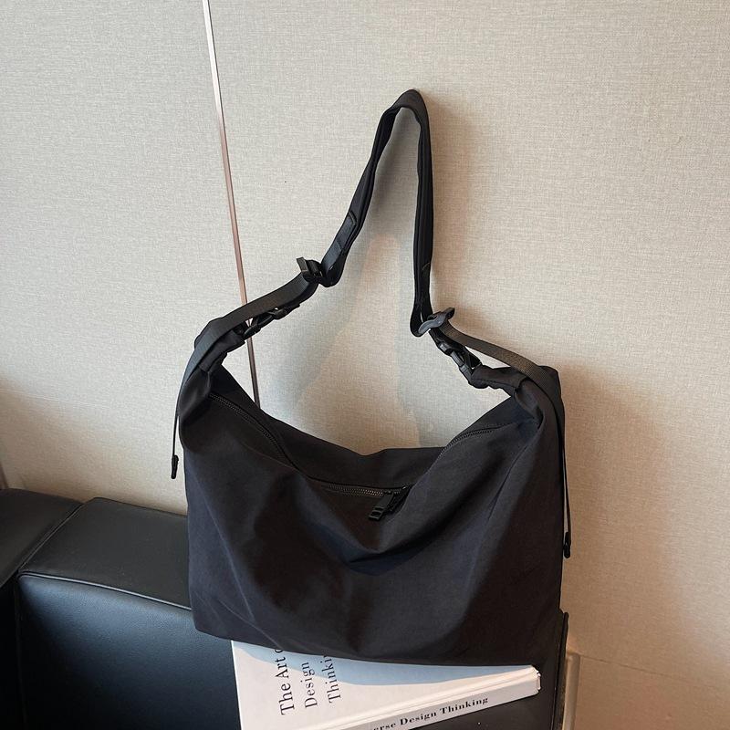 

Тканевая сумка большой вместимости женская новая осенне-зимняя универсальная повседневная на плечо, сумка-мессенджер, текстурная сумка-пельмень для поездок на работу чёрный