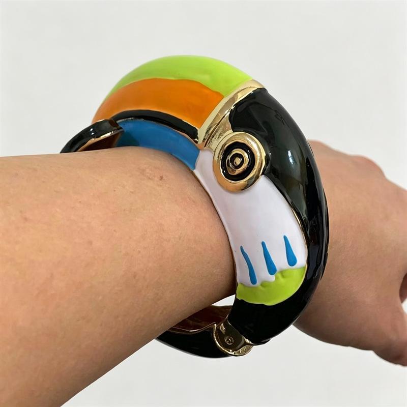 Vibrant Enamel Parrot Choker Necklace Shiny Colorful Details Rust-Proof Fashion Jewelry for Women Dinner Party Vacation