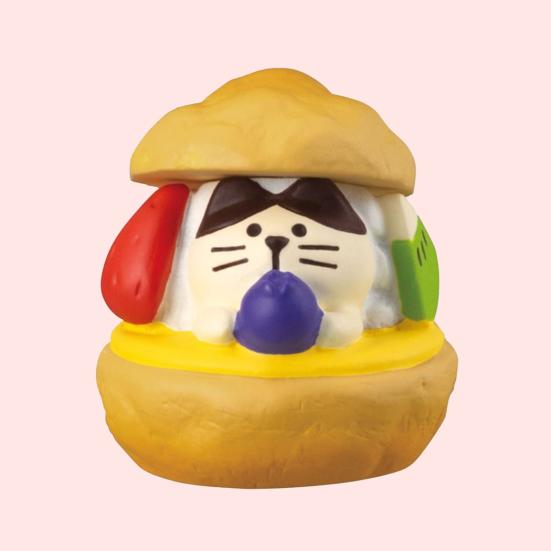 Ornament Crafts Exquisite Realistic Resin Cat Sandwich Bread Ornament for Cake Topper