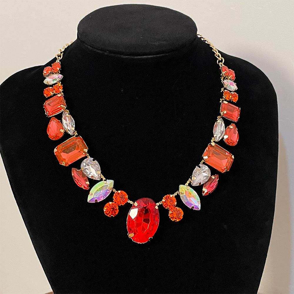 

Exquisite Full Diamond Necklace with Colored Gemstones - Elegant Light Luxury for Women красный