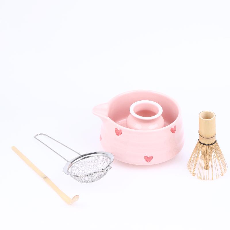 Set Matcha in Ceramica con Decalcomania a Cuore 2/4/5 Pezzi, Carino Set Matcha Include Ciotola Matcha, Frusta Matcha e Supporto, Cucchiaio di Bambù, Setaccio