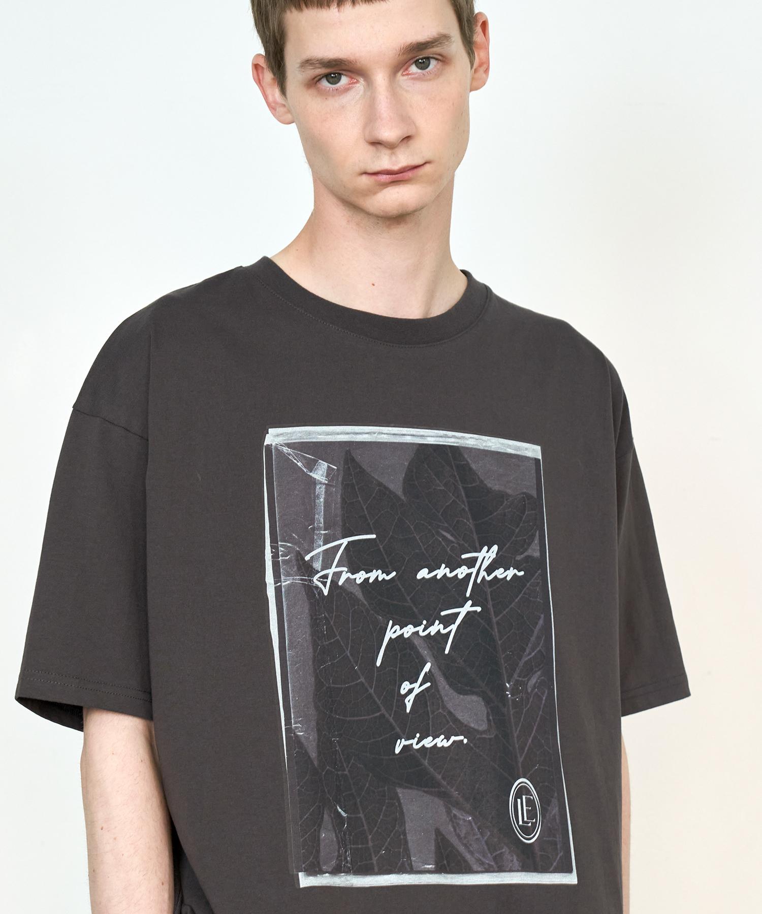 Triple Sense Point Of View Oversized Short Sleeve Tee_Charcoal M