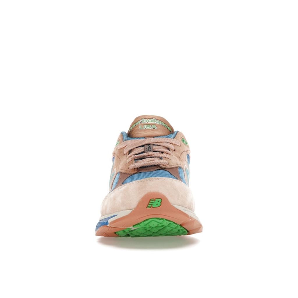 Joe Freshgoods x New Balance 990v3 Made In USA Ubrania na zewnątrz Buty unisex Brązowy Pustynny-Różowy Niebieski M990JG3