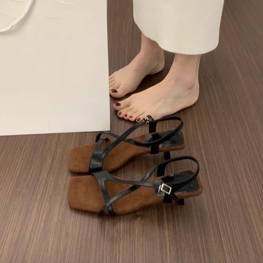 Retro niche open-toed square-headed sandals women's shoes are beautiful small heels
