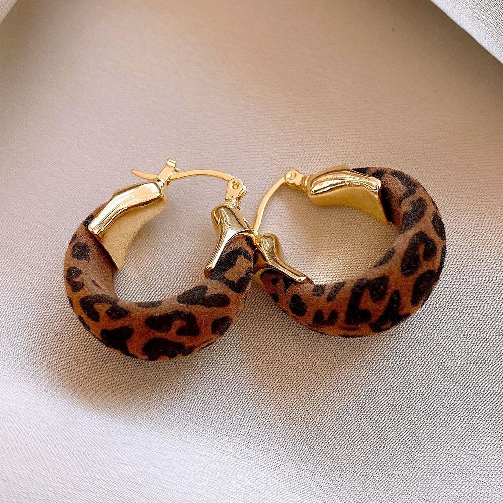 Autumn and winter retro Maillard flocked round leopard print earrings ear buckles personalized temperament earrings