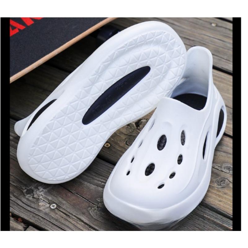 Men's Outdoor Slippers Are Lightweight and Durable Beach Shoes for Couples. Men's Sandals Are Suitable for Wearing Outside Slippers
