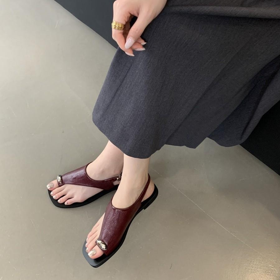 European station 2025 summer new niche set toe cover toe flat sandals women's fashion wear Roman shoes women's shoes trend