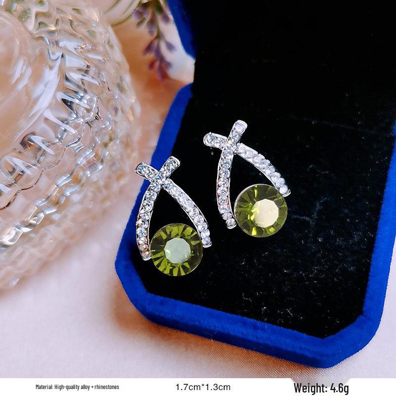 French Retro Pearl Plaid Earrings: Luxury Korean Studs for Women