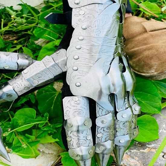 40,64 cm lange, von Nazgûl inspirierte, geätzte Stulpenhandschuhe – Gothic-Fantasy-Kostüm, Halloween-Handschuhe (Paar) – Das perfekte Geschenk