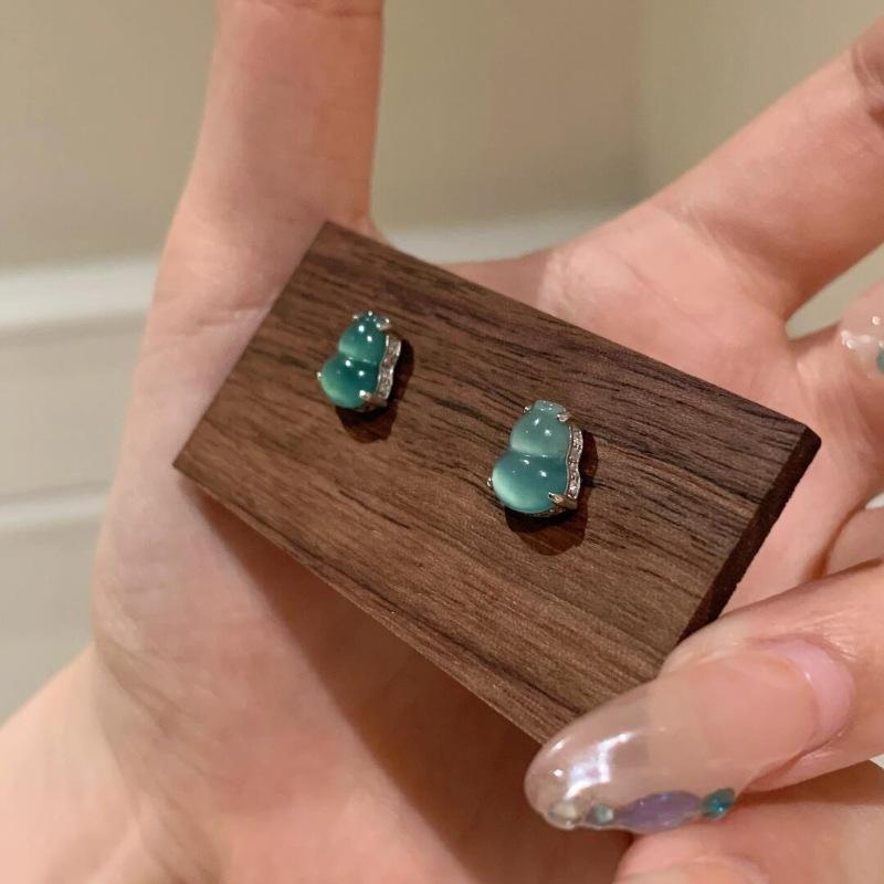Fresh and natural high ice chalcedony green small gourd earings stud fashion and simple design suitable for daily Zircon gifts