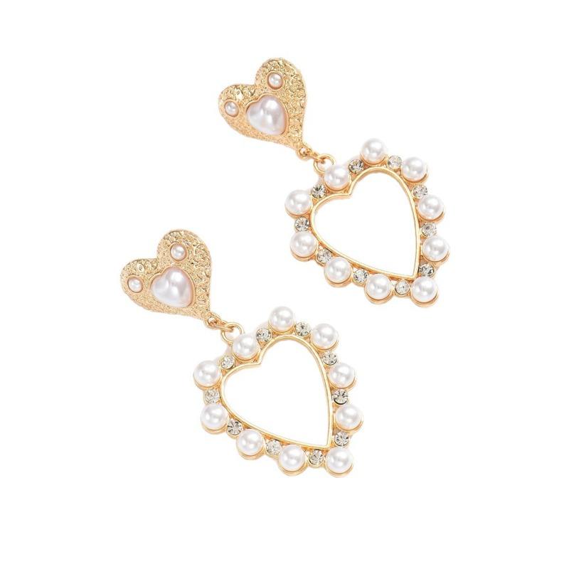 Casual sweet love pearl earrings light luxury high sense temperament versatile hollow love stud earrings women