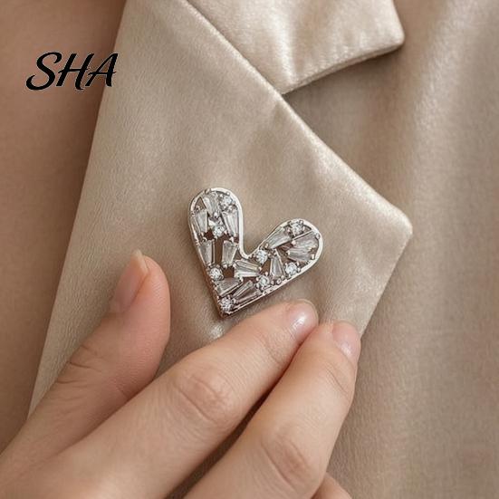 Elegant Lapel Pin Mini Love Heart Brooch Pin, Silver Golden Plated Shape Women Collar Pins Hats Bags Scarves Clothes Decorative Accessory Alloy