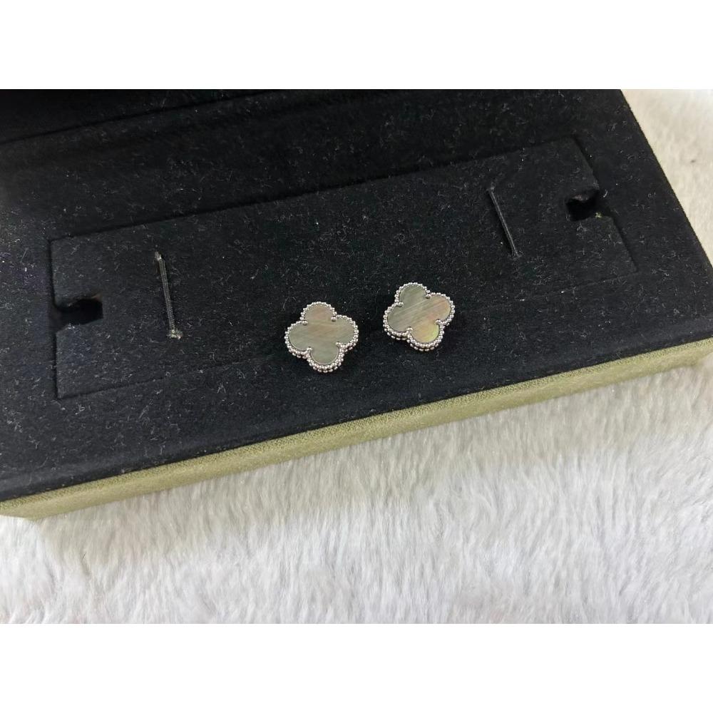 High Version Lucky Four-leaf Clover Earrings for Women 18K Fashion Light Luxury Natural White Mother-of-pearl Pair of Earrings