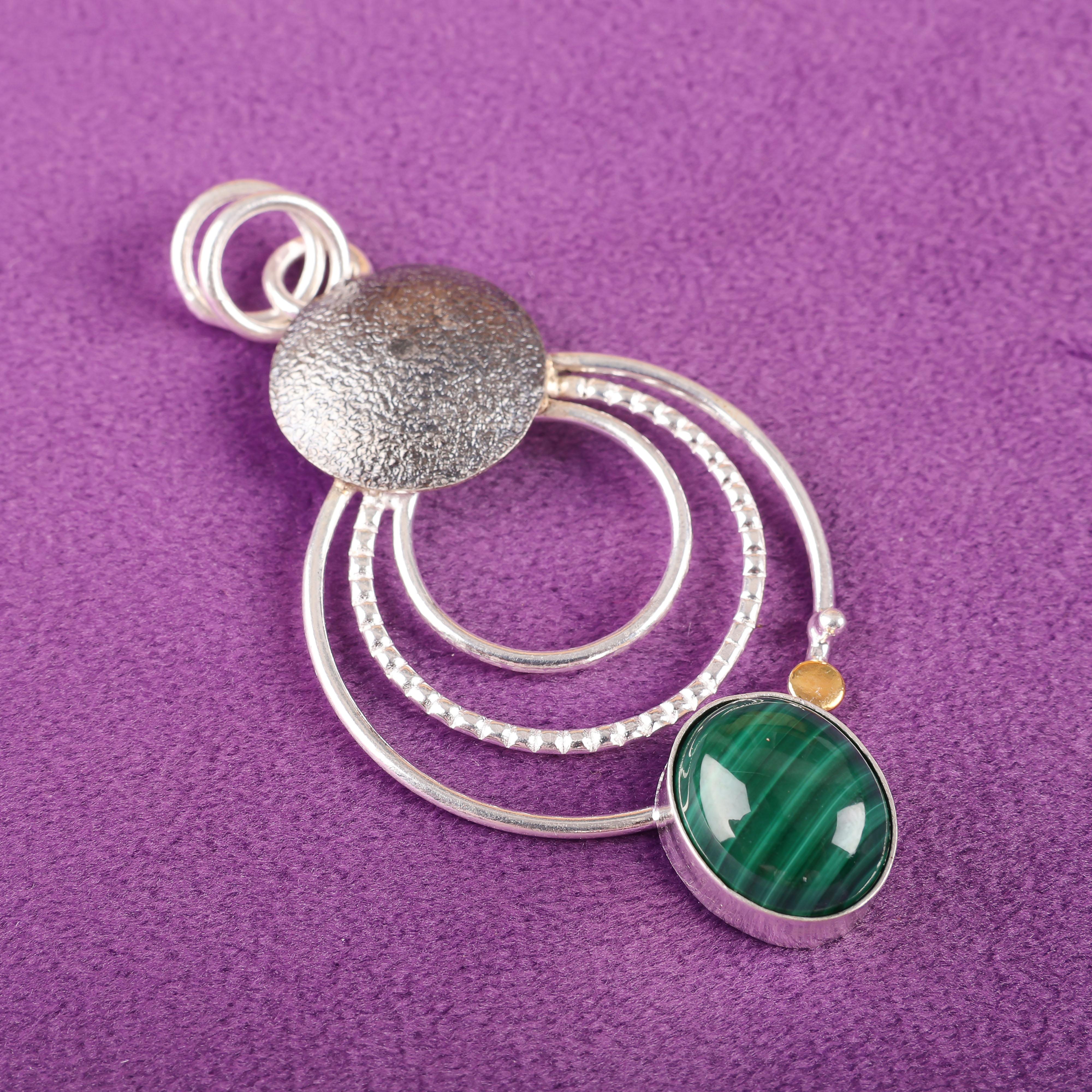 

Подвеска из малахита, Ювелирные изделия из стерлингового серебра 925 пробы, Подарок для женщин, Подвеска ручной работы, Ювелирные изделия с драгоценными камнями 2.32 Inches зелёный