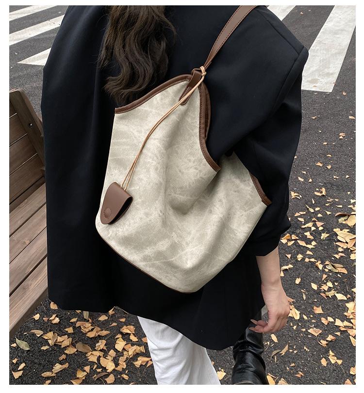 Retro Capacity Bag Women's 2025 New Trendy Korean Contrasting Color Casual Tote Bag Niche Fashion Versatile Armpit Bag