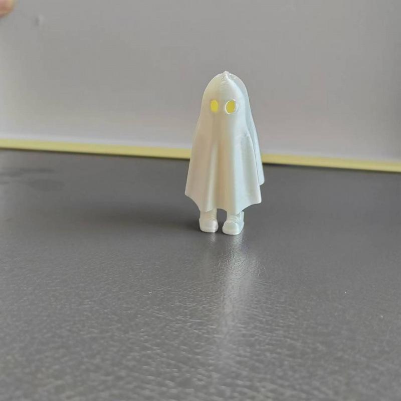 Luminous 3D Ghost Resin Keychain: Cute Halloween Decompression Toy