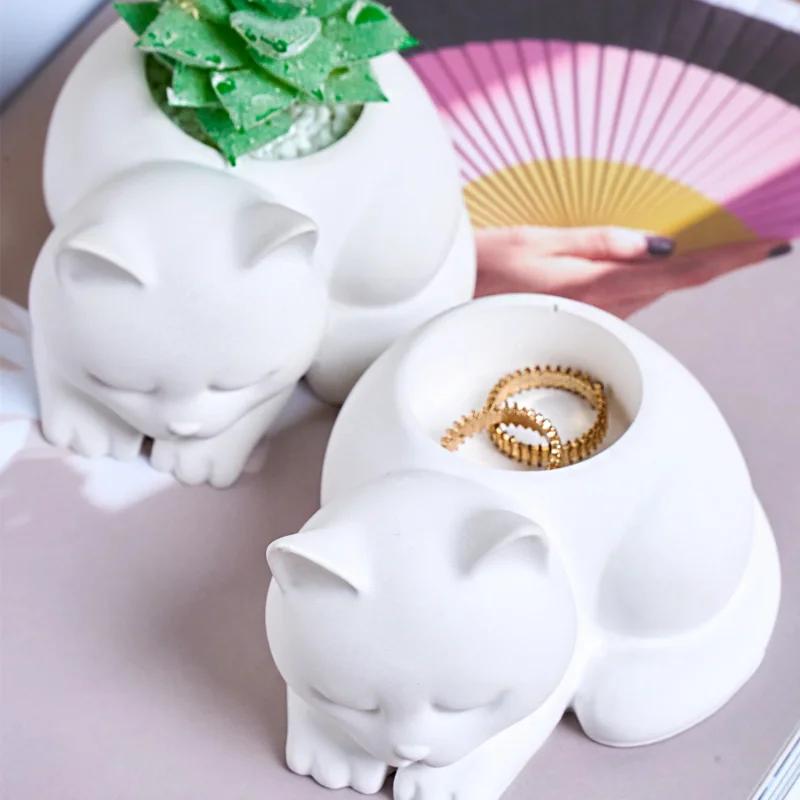 A Top Quality Animal Cat Candlestick Silicone Mold DIY Home Desktop Ornaments Candle Holder Casting Molds Gypsum Resin Crafts