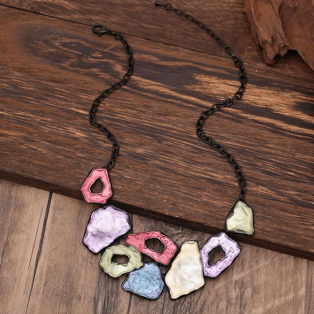 Pendentif long fleur géométrique creuse couleur émail, pendentif collier polyvalent en forme de cœur pour femme à sens élevé