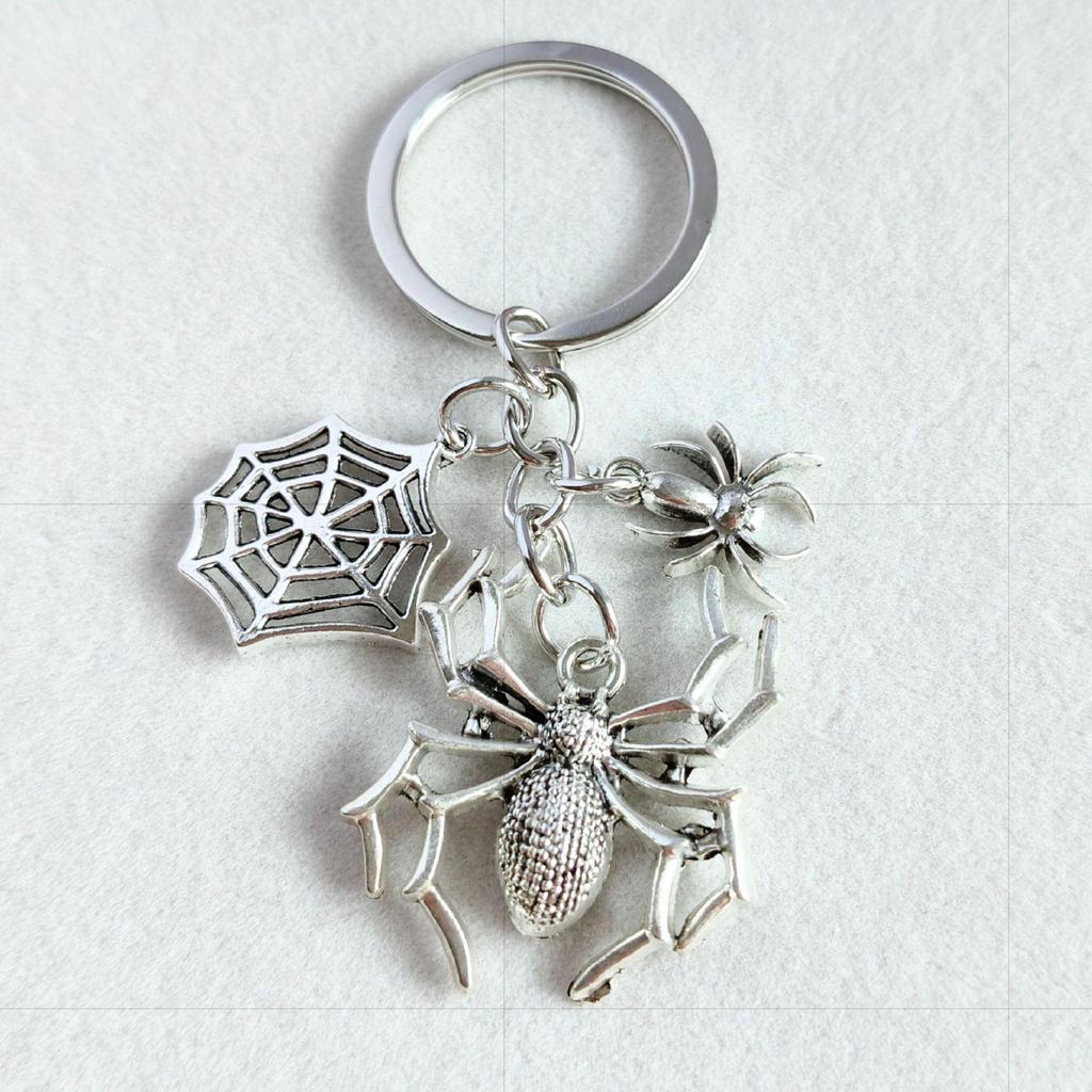 European Gothic Cobweb Spider Keychain: Halloween Retro Pendant Gift