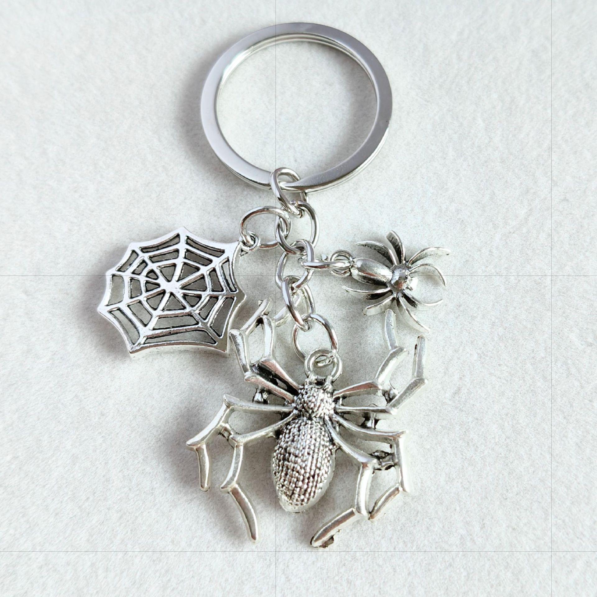 European Gothic Cobweb Spider Keychain: Halloween Retro Pendant Gift