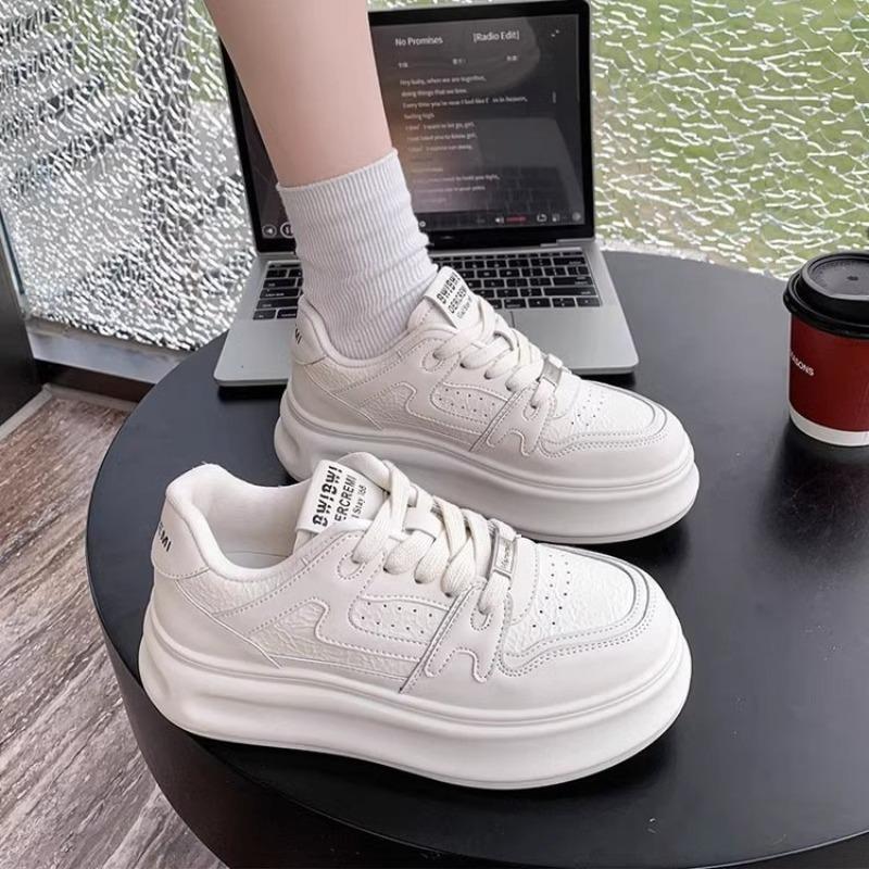 Height-increasing platform sports and leisure board shoes women's autumn new versatile round head lace-up little white shoes single shoes