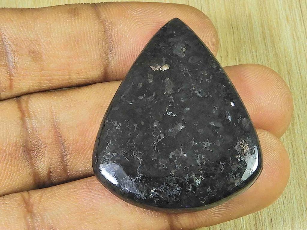 Přírodní numitový hruškový léčivý krystalový kabošon, volný drahokam 59 karátů. 32X40X5MM SK-3366