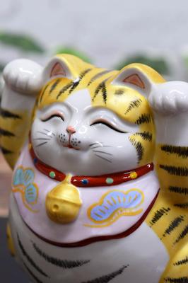 Estatueta de gato da sorte cerâmica kutani ware mãos levantadas gato da sorte cor dourada feng shui boa sorte acessórios de luxo interior estilo japonês