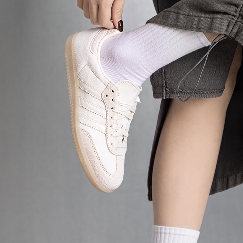 Adidas Women's SAMBA Lifestyle Low-Top Sneakers