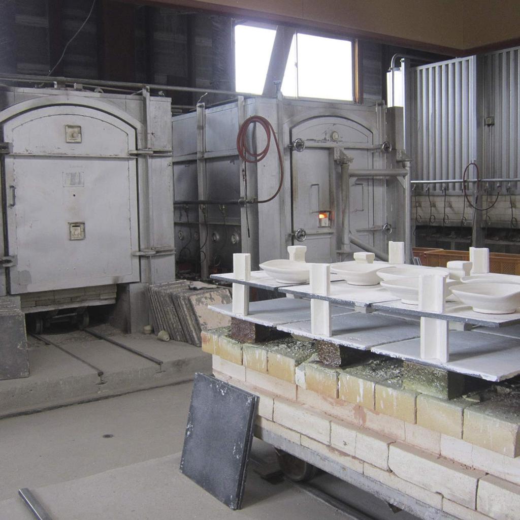 Nippon Tosai Tenryugama Himehagi Teapot with Tea Strainer