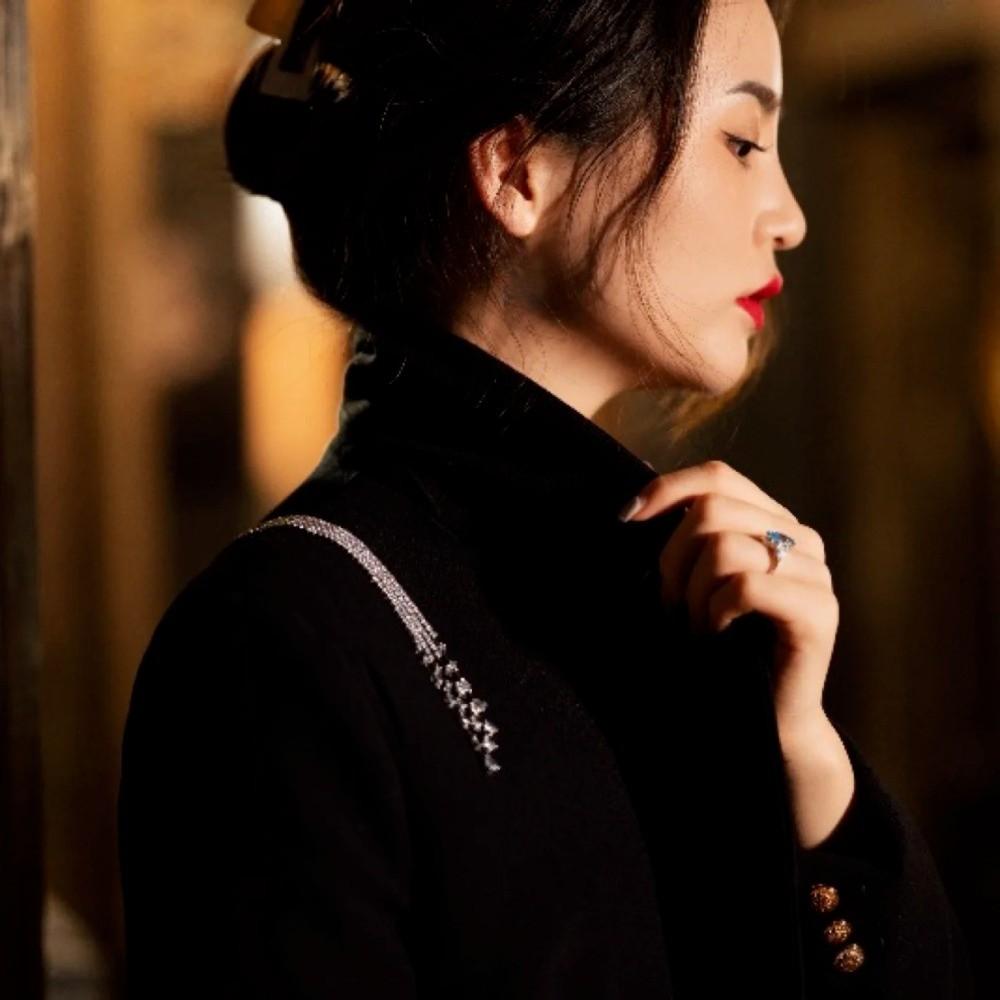 Elegant Long Tassel Brooch Light Luxury Shoulder Flash Suit Accessories