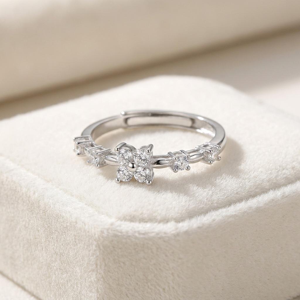 S925 Sterling Silver Four-Leaf Clover Adjustable Ring with Gradient Diamond Accents