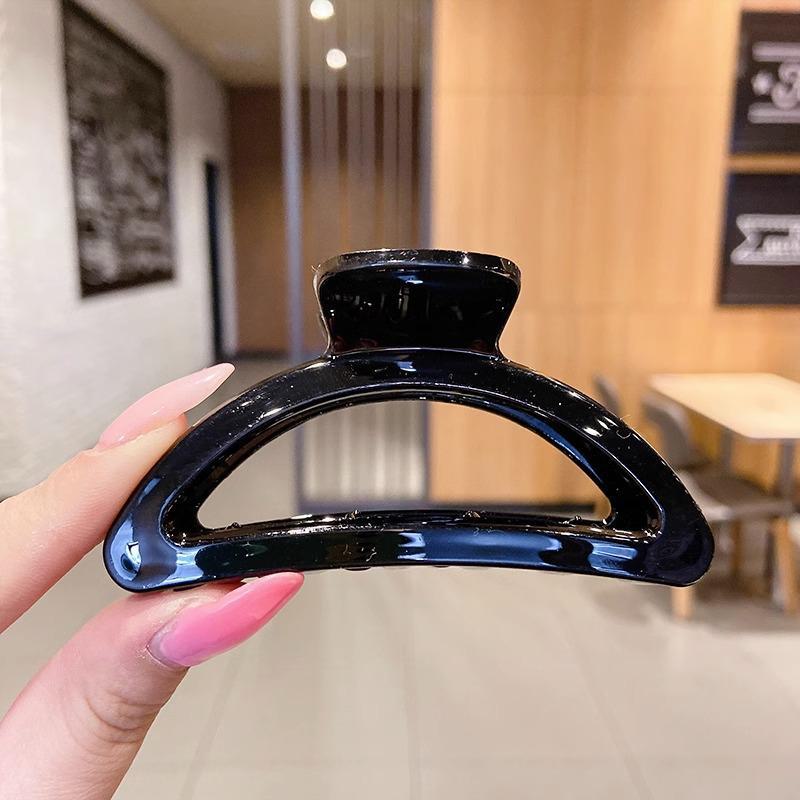 Versatile Milk Coffee Hair Clip: Large, Simple Shark Design for Women