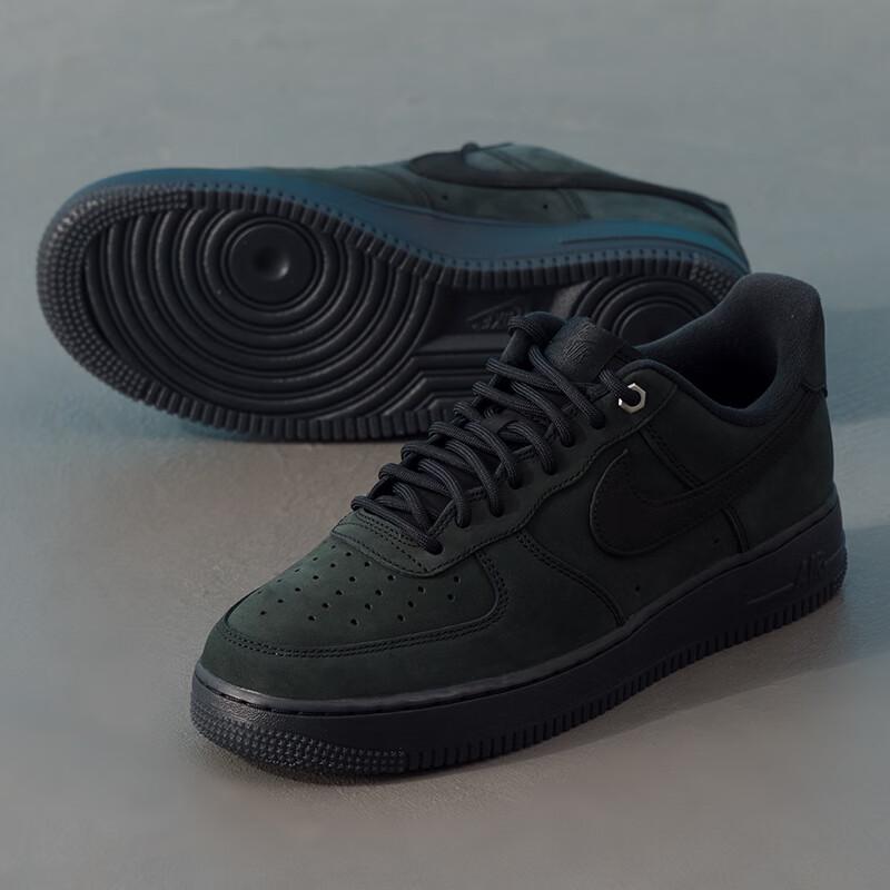 Nike Men's CJ9179-001 Low-Top Skate Shoes