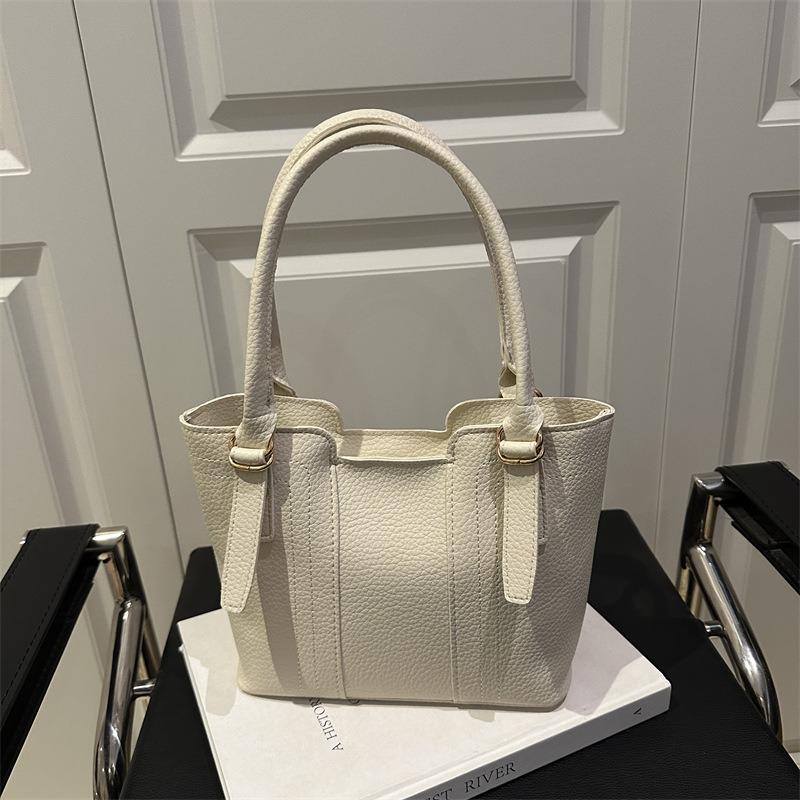 Women's handbag summer new niche texture shoulder bag commuter messenger bag atmospheric simple bucket bag