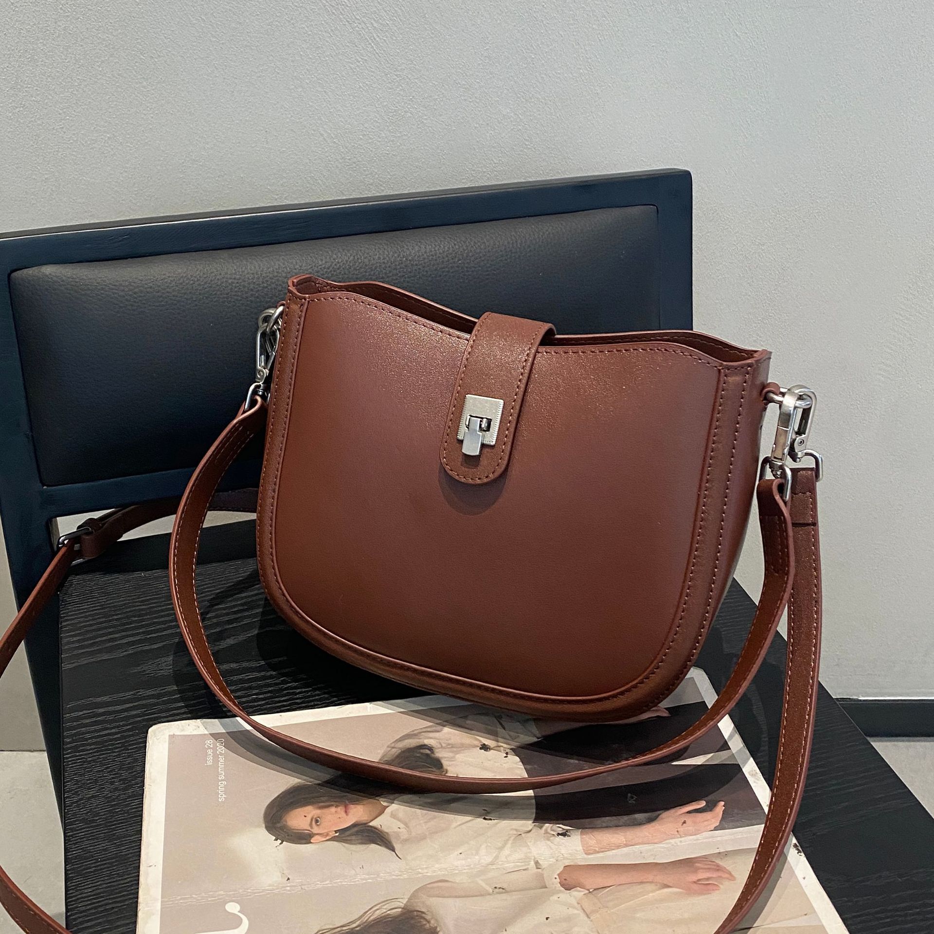 

Женские сумки из коровьей кожи, женские сумки, модные и практичные, сумки-пельмени, сумки-ракушки, простые и универсальные сумки с диагональным плетением