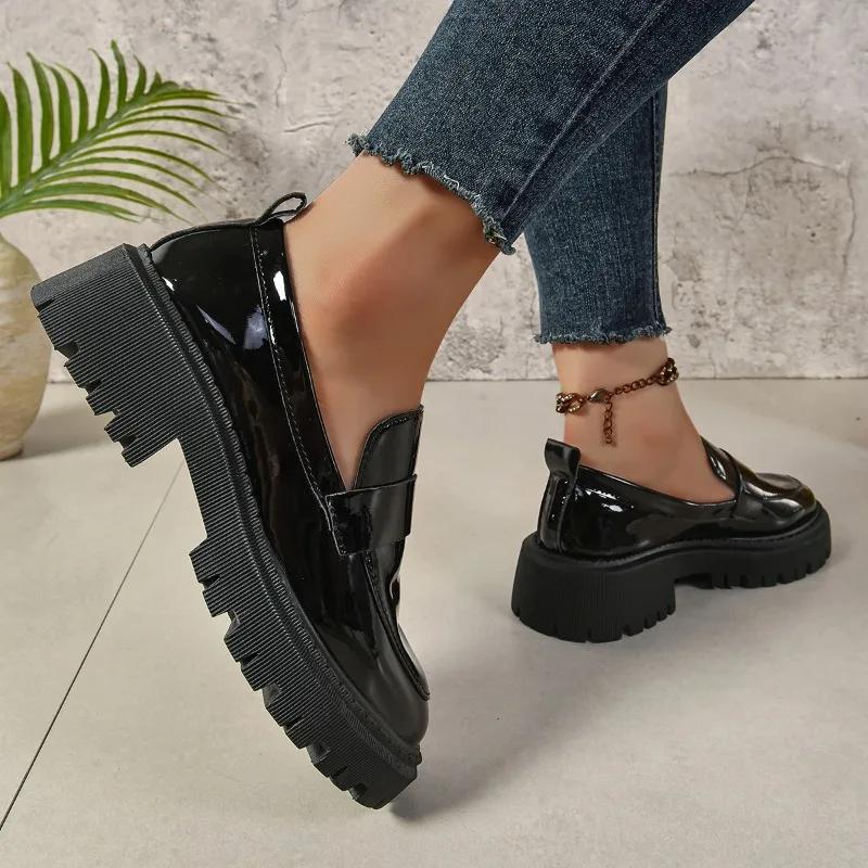 2025 Womens Leather Shoes Soft Sole Loafers Women Thick Soles Comfortable Slip on Single Shoe Plus Size