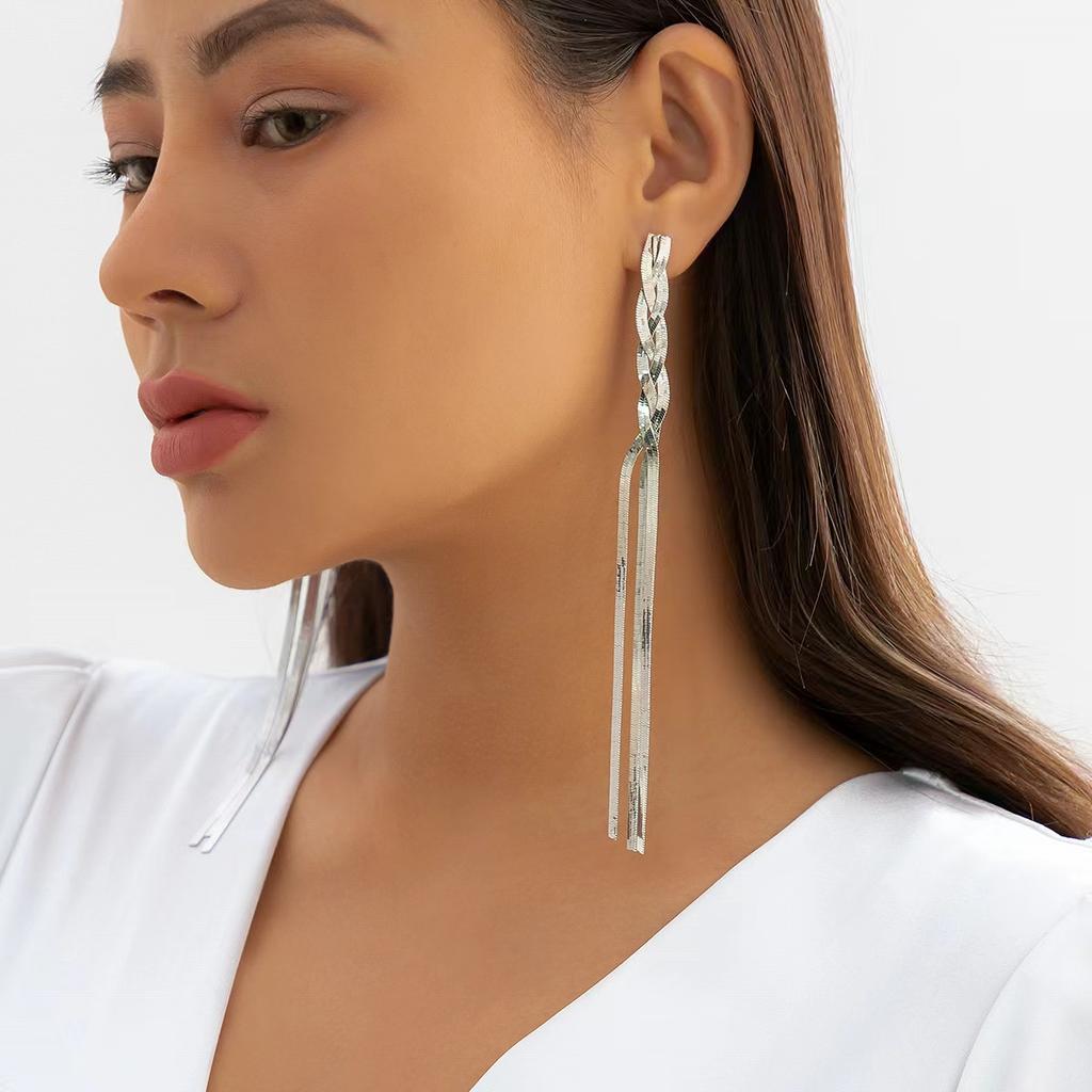 Long Fringed Hip-hop Metal Wind Snake Bone Chain Light Luxury High-end Necklace Versatile Personality Woven Collarbone Ear Necklace