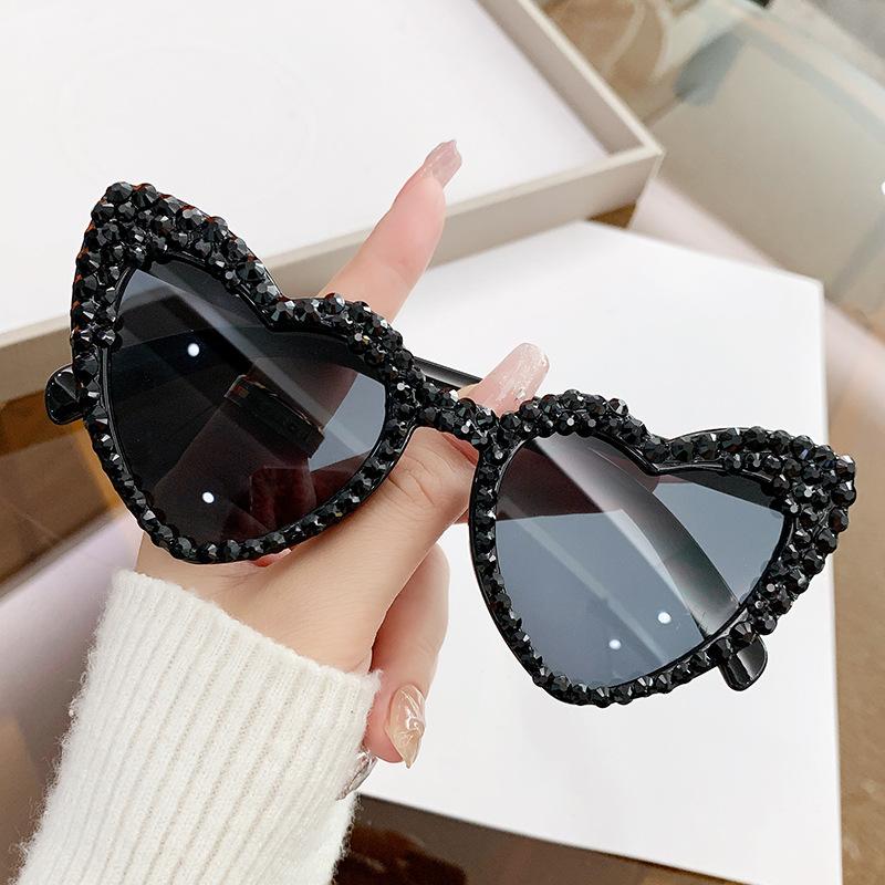 Women Pink Diamond Frame Heart Shape Sunglasses UV400 Light Luxury Brand Sun Glasses for Ladies Wedding Party Fashion Eyewear