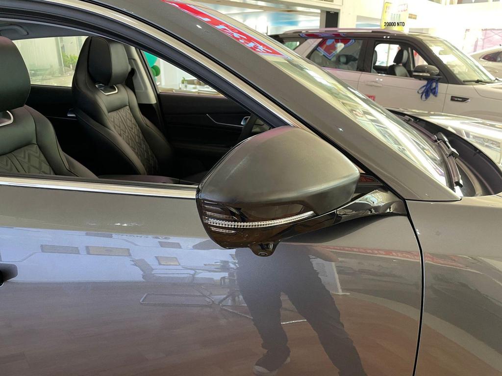 Changan UNI-K '22 Fuel Tank Cap, Side Emblem, Rearview Mirror, Fog Light Cover, and Front Lower Trim Set.