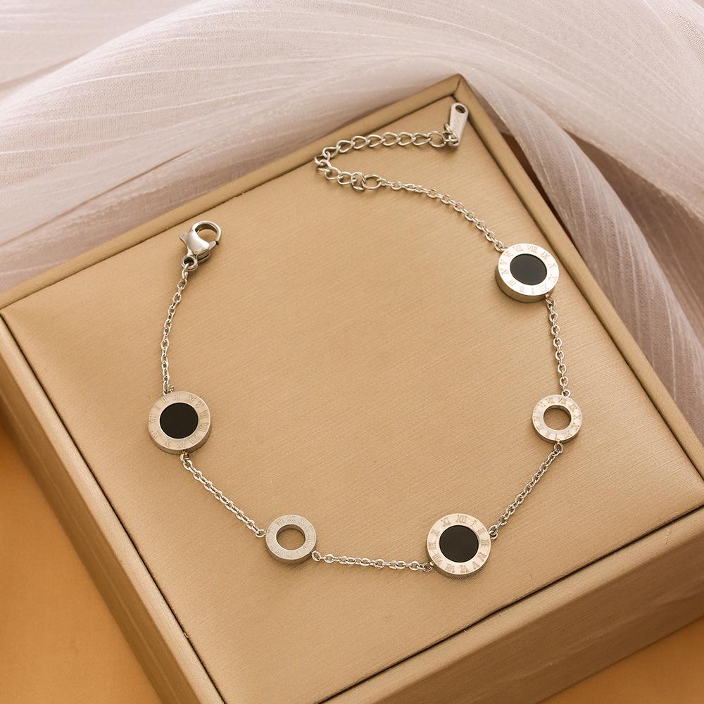 High-End Titanium Steel Four-Leaf Clover Bracelet with Shell Pendant – Durable, Fade-Resistant Design