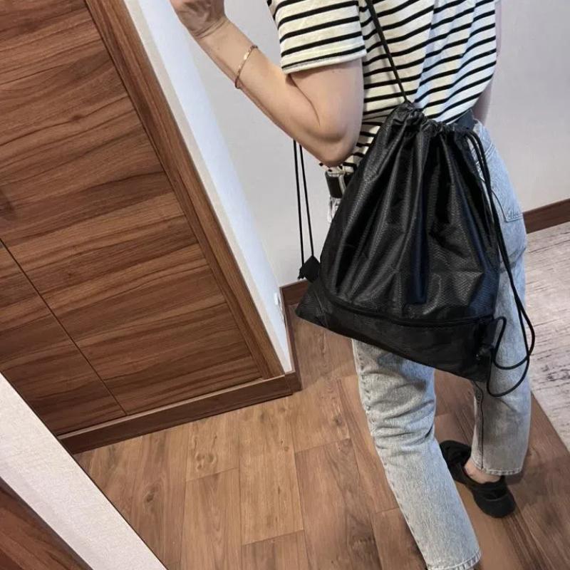 Einfacher und stilvoller Rucksack, Unisex, geeignet für Studenten, Sport und Fitnessstudio – Leicht und luxuriös.