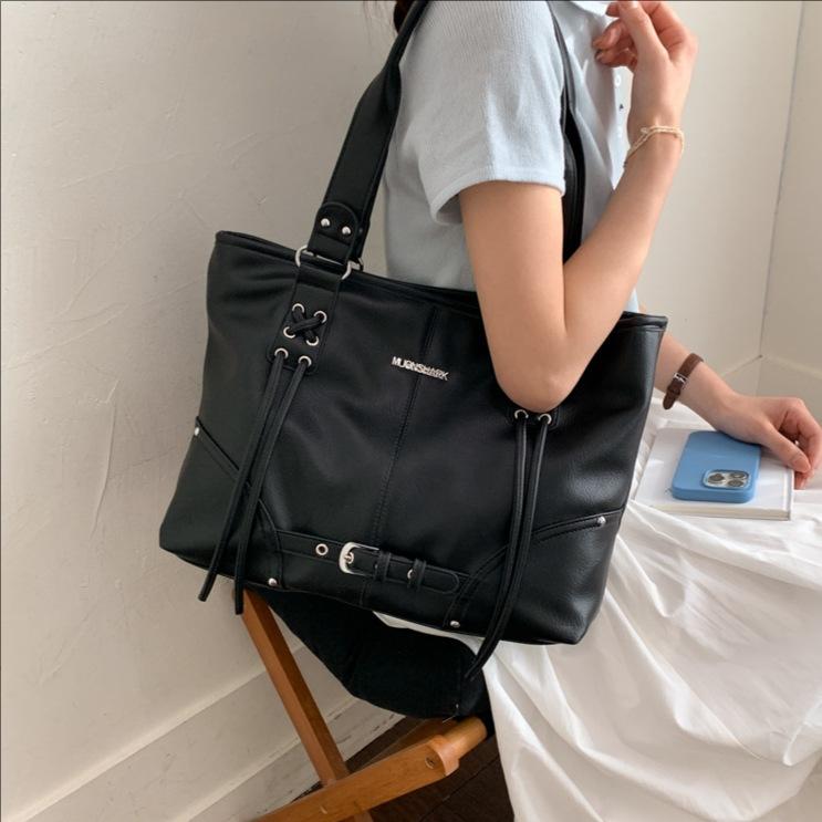 Abandoned Soil Style Portable Motorcycle Bag, New Trendy Korean Version, Retro Tote Bag, Women's High-end Large Capacity Armpit Bag