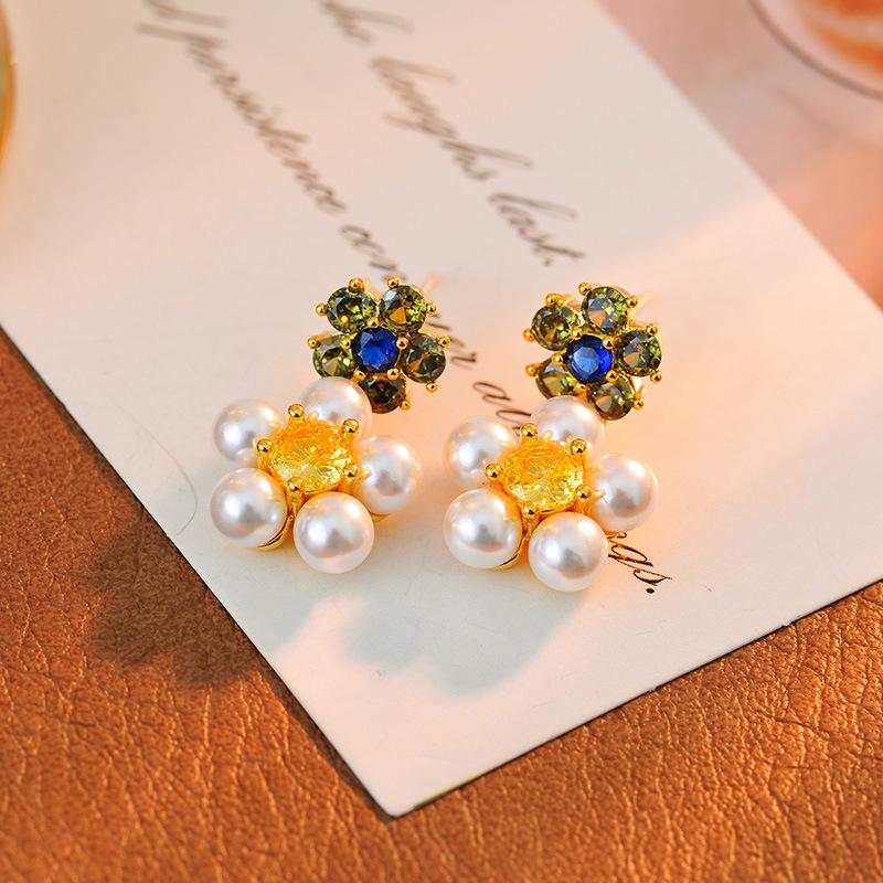 Hong Kong-Style Pearl Inlaid Earrings - Retro, Unique, and Exquisite Design
